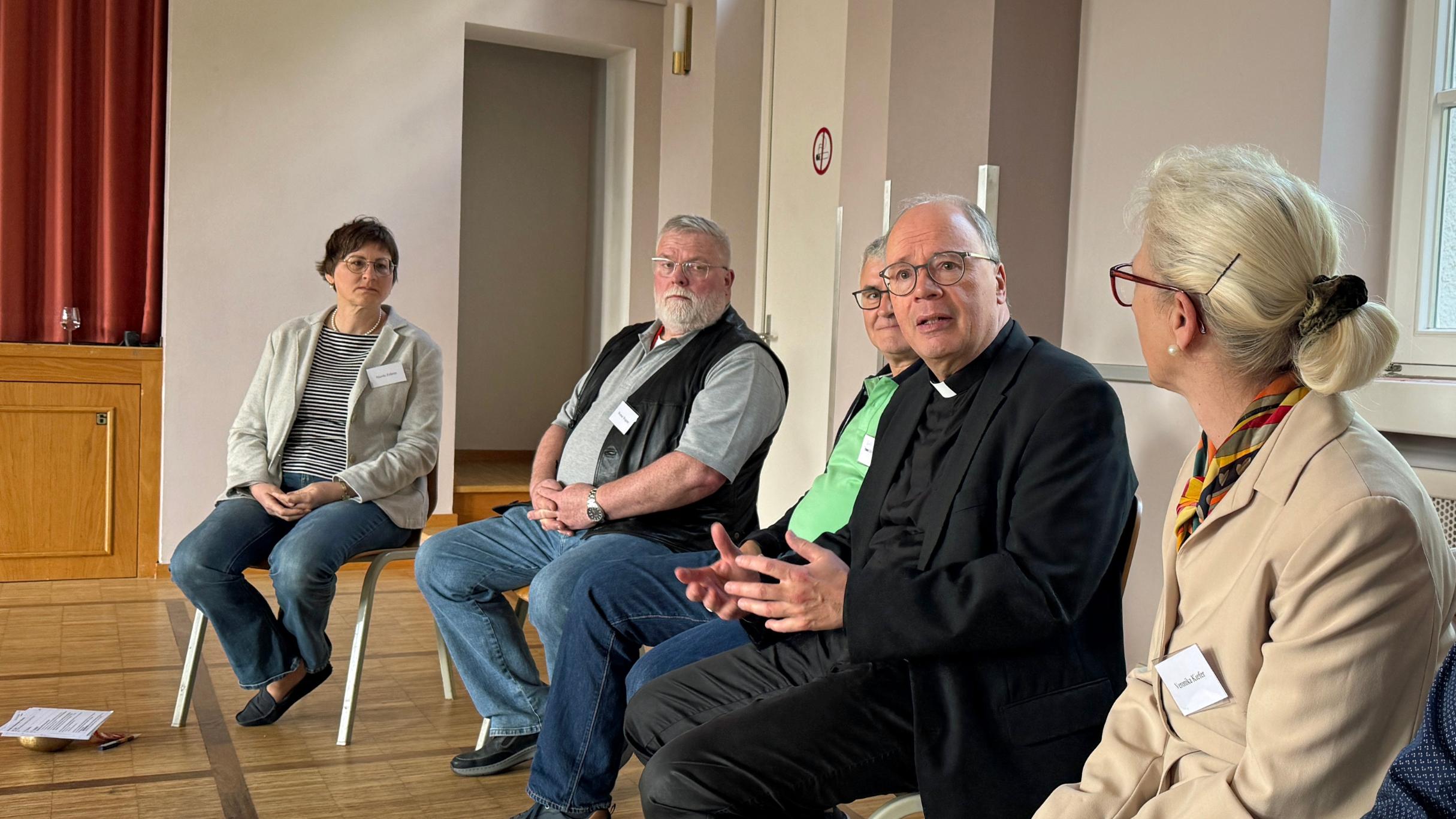Der Bischof war als Zuhörer und Gast während der Visitation des Pastoralen Raumes Saarburg gekommen.